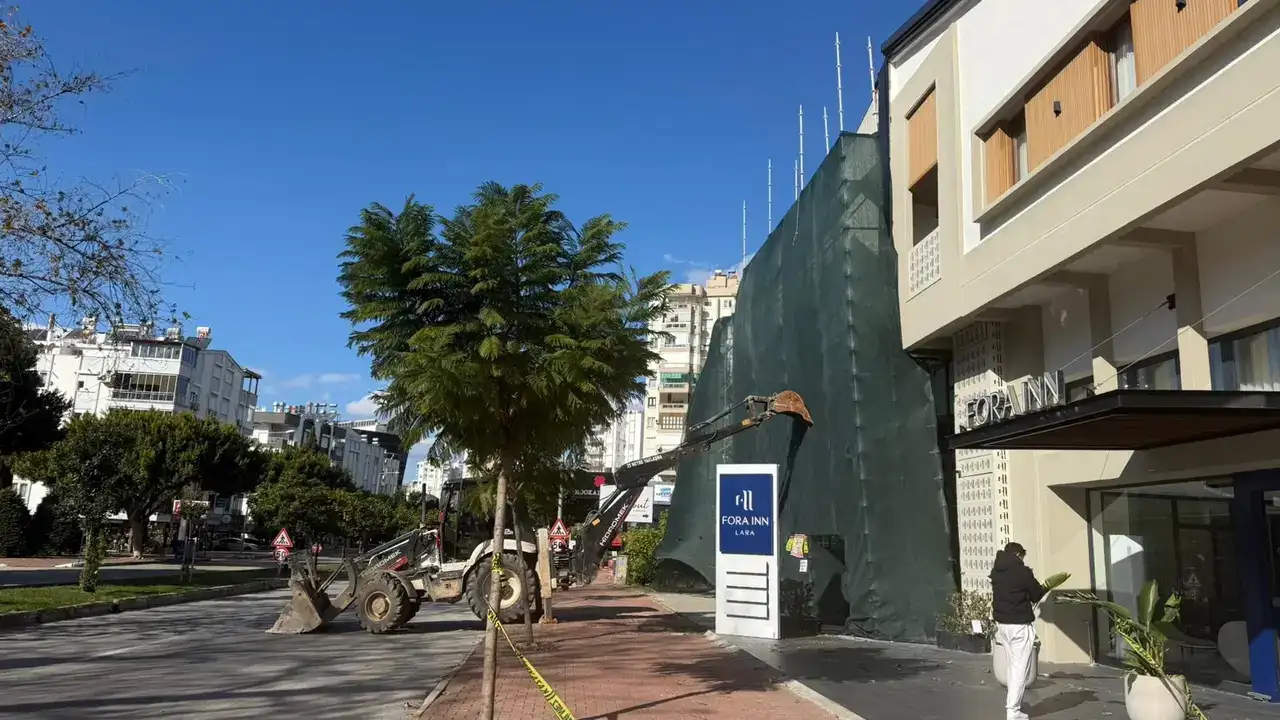 Antalya’da Rüzgar İskeleyi Uçuracaktı! 5